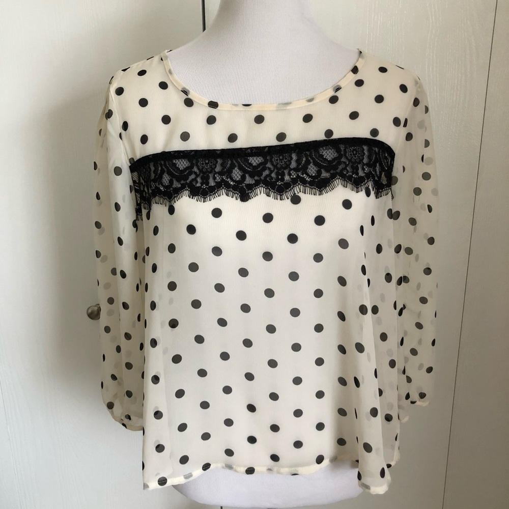 5 for $25 🛍️ item

Monteau Cream & Black Polka Dot Chiffon w Lace Blouse